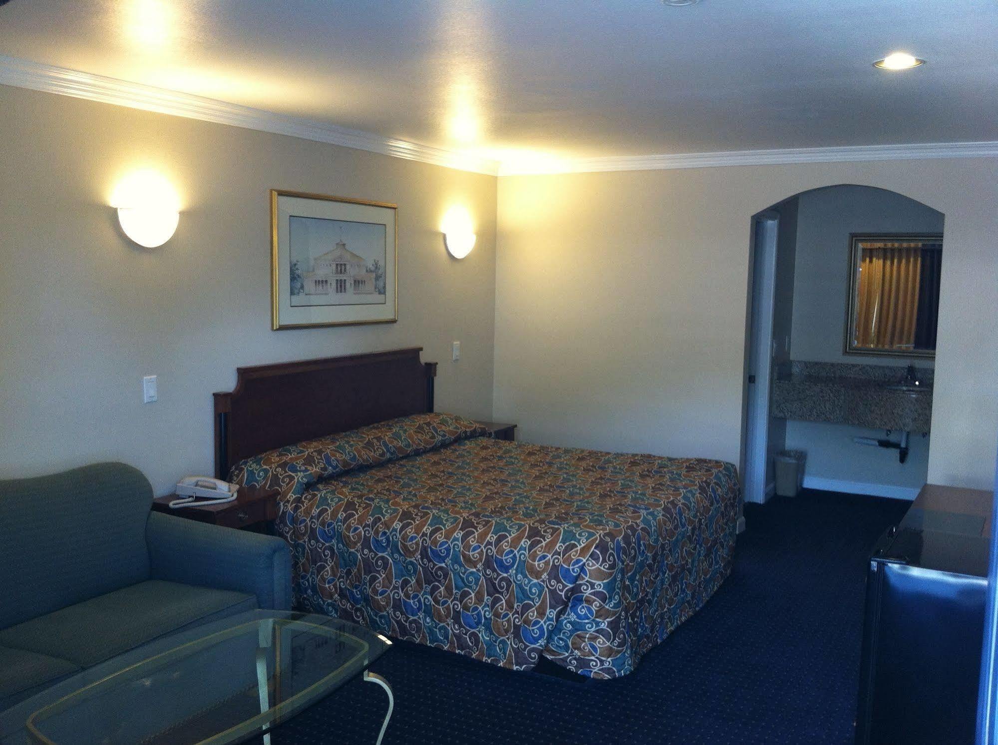 Walnut Inn & Suites West Covina Exterior photo